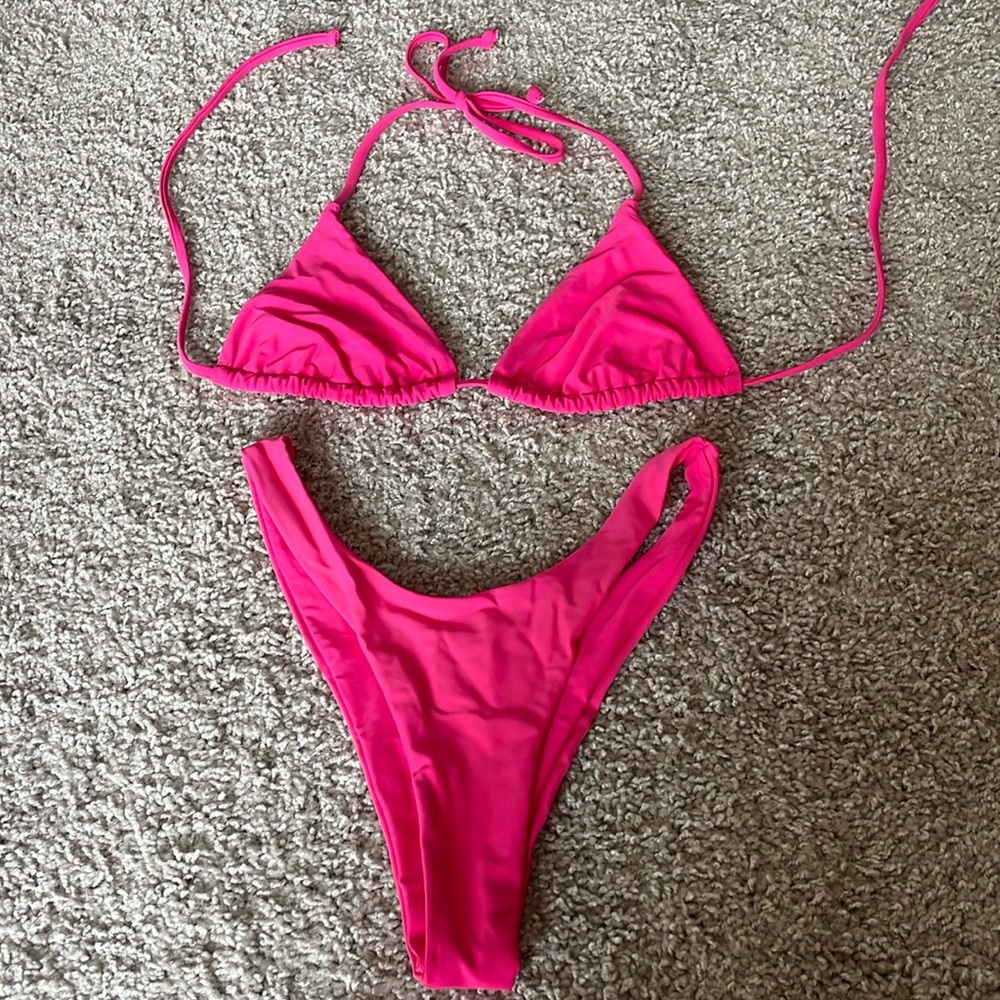 Grey Bandit X Ana Stowell bikini